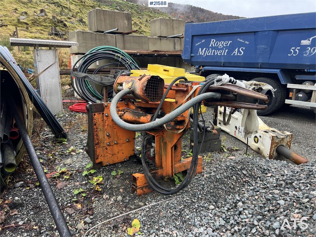 Kato HD 823 MR excavator w/ rototilt, sanding bucket, A