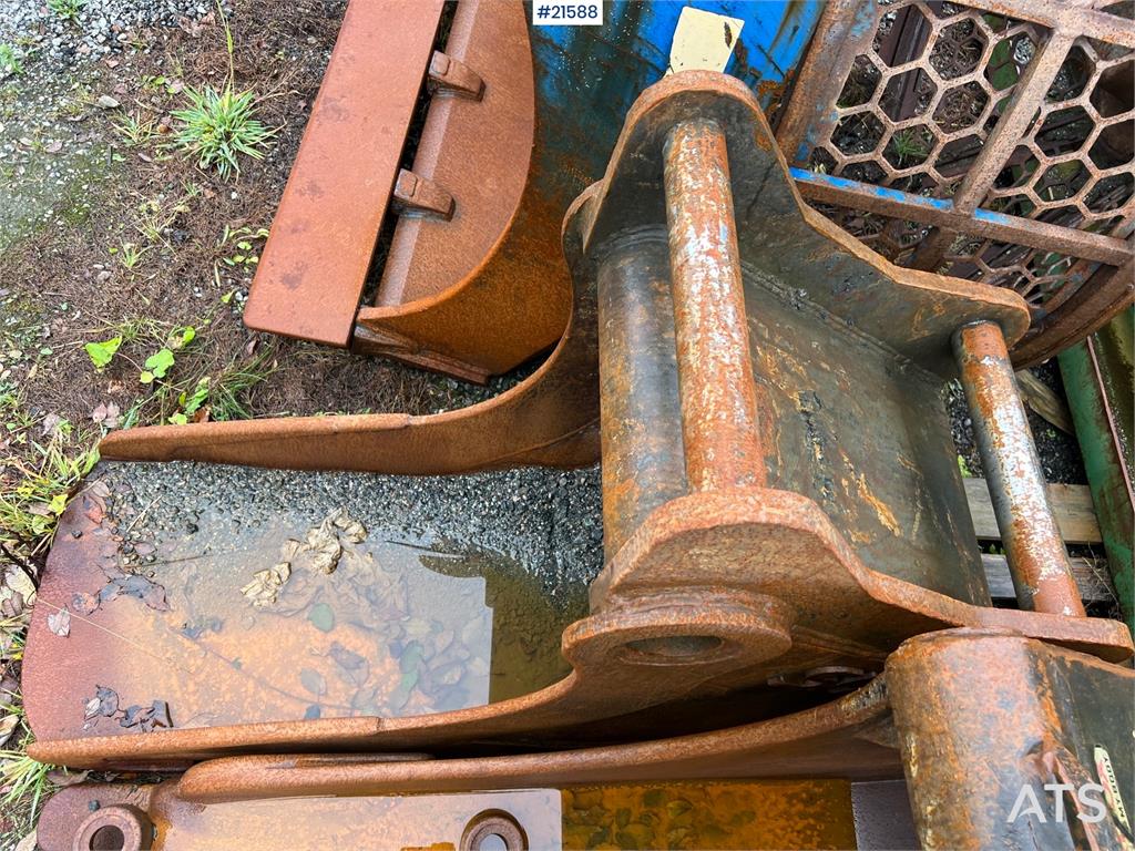 Kato HD 823 MR excavator w/ rototilt, sanding bucket, A