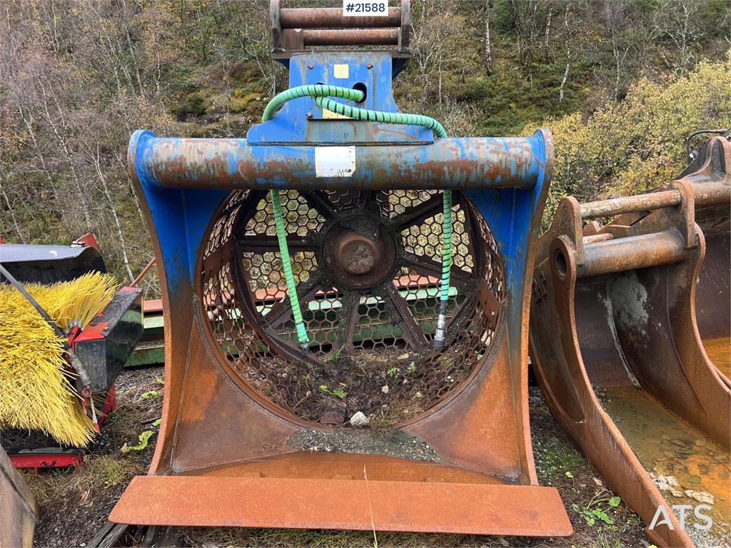 Kato HD 823 MR excavator w/ rototilt, sanding bucket, A