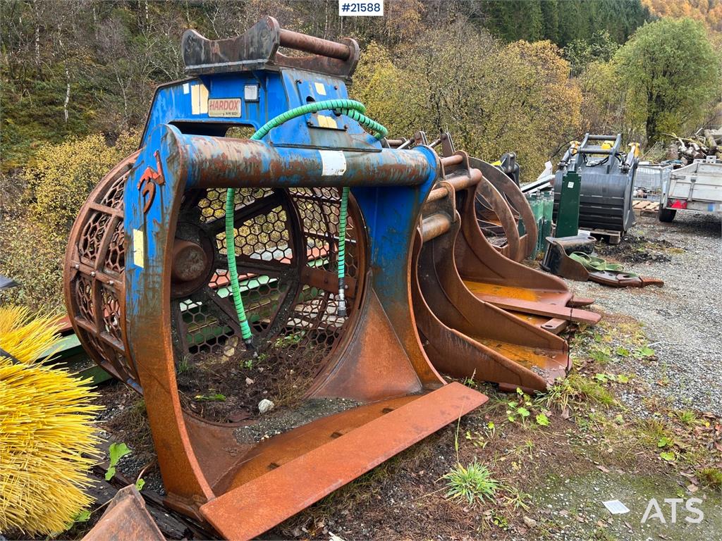 Kato HD 823 MR excavator w/ rototilt, sanding bucket, A