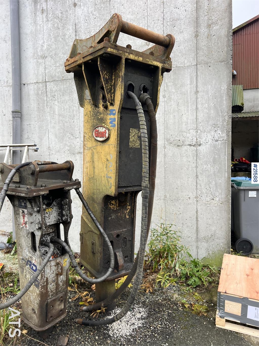 Kato HD 823 MR excavator w/ rototilt, sanding bucket, A