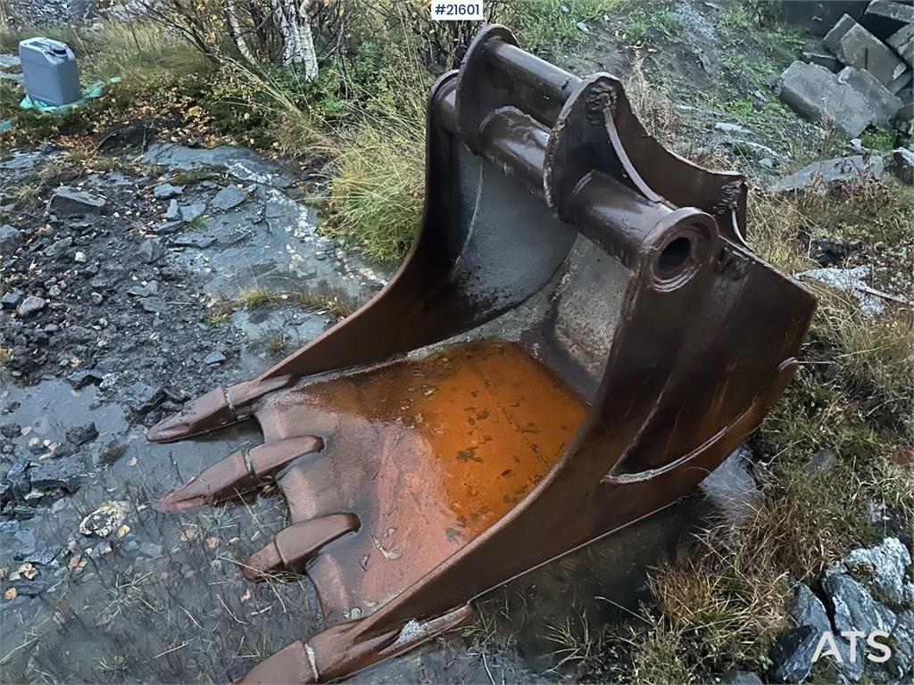 Hyundai Robex 210LC- 3H excavator w/ 5 buckets. Replaced t