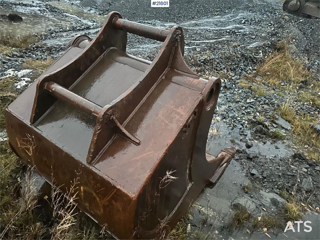 Hyundai Robex 210LC- 3H excavator w/ 5 buckets. Replaced t