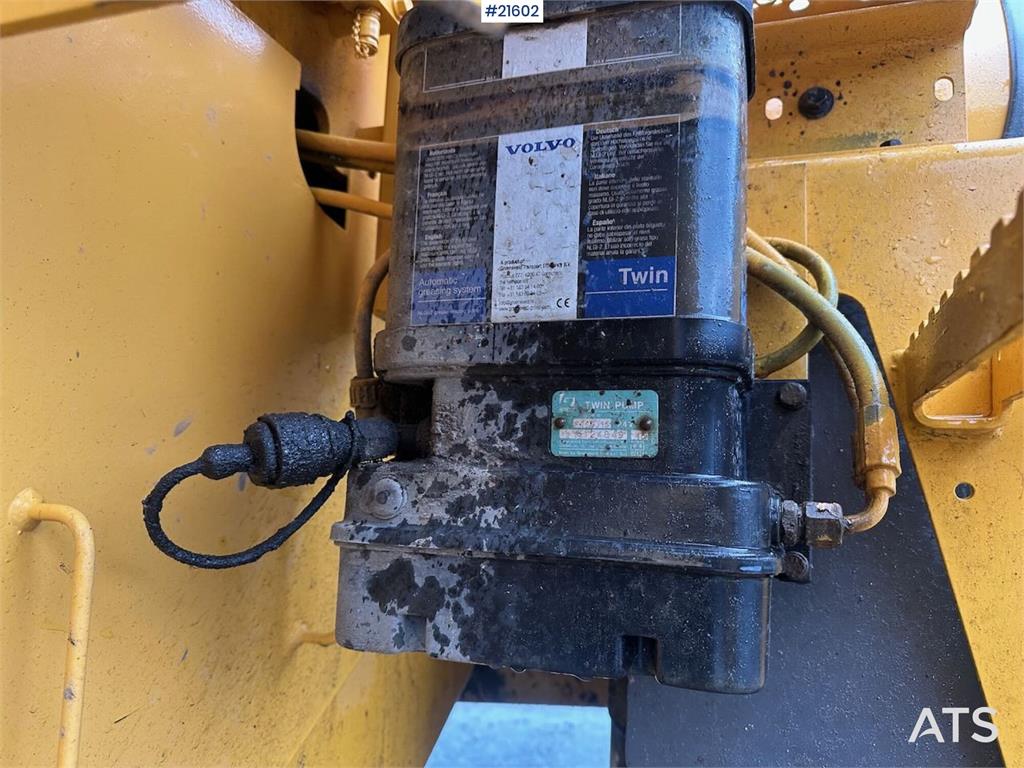 Volvo L90 E wheel loader w/ 3rd and 4th function, bucket