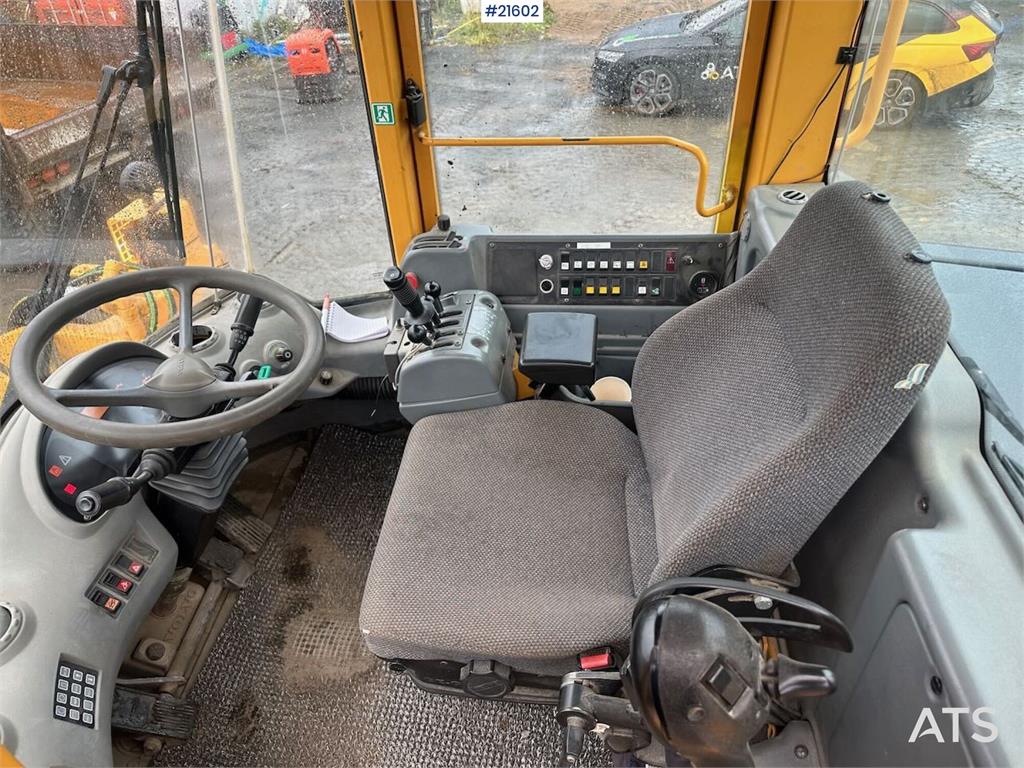 Volvo L90 E wheel loader w/ 3rd and 4th function, bucket