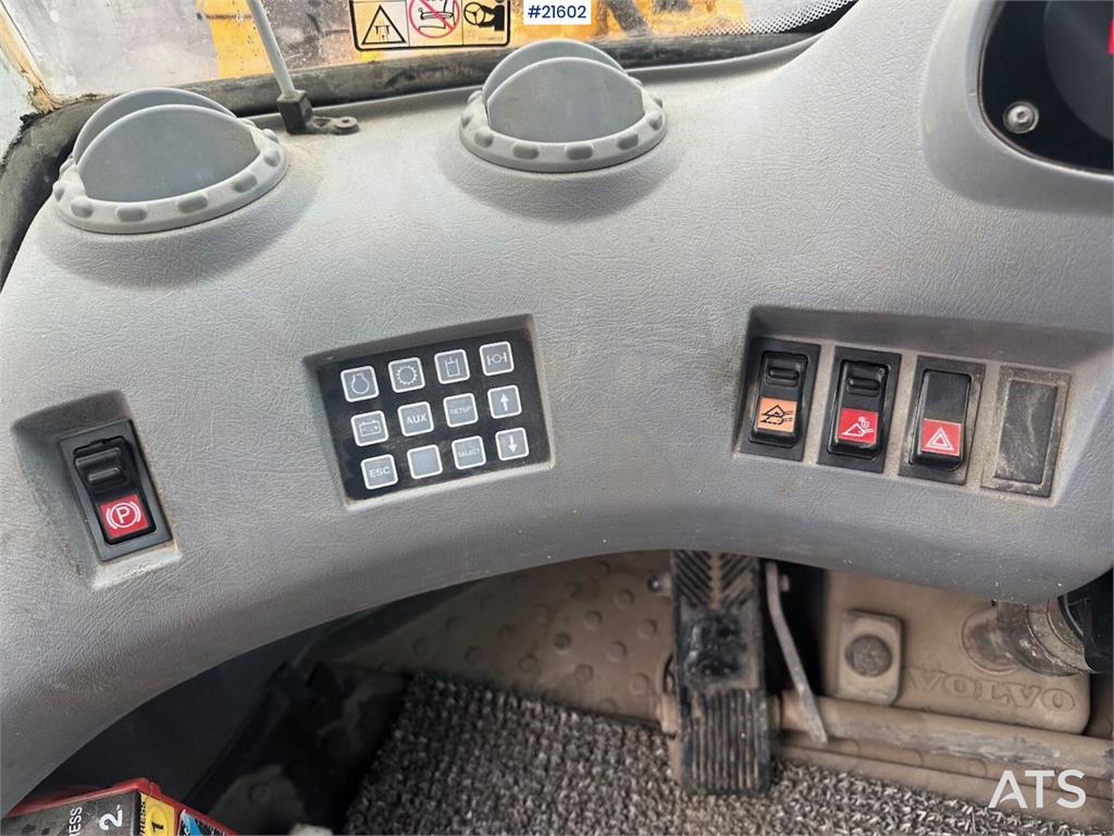Volvo L90 E wheel loader w/ 3rd and 4th function, bucket