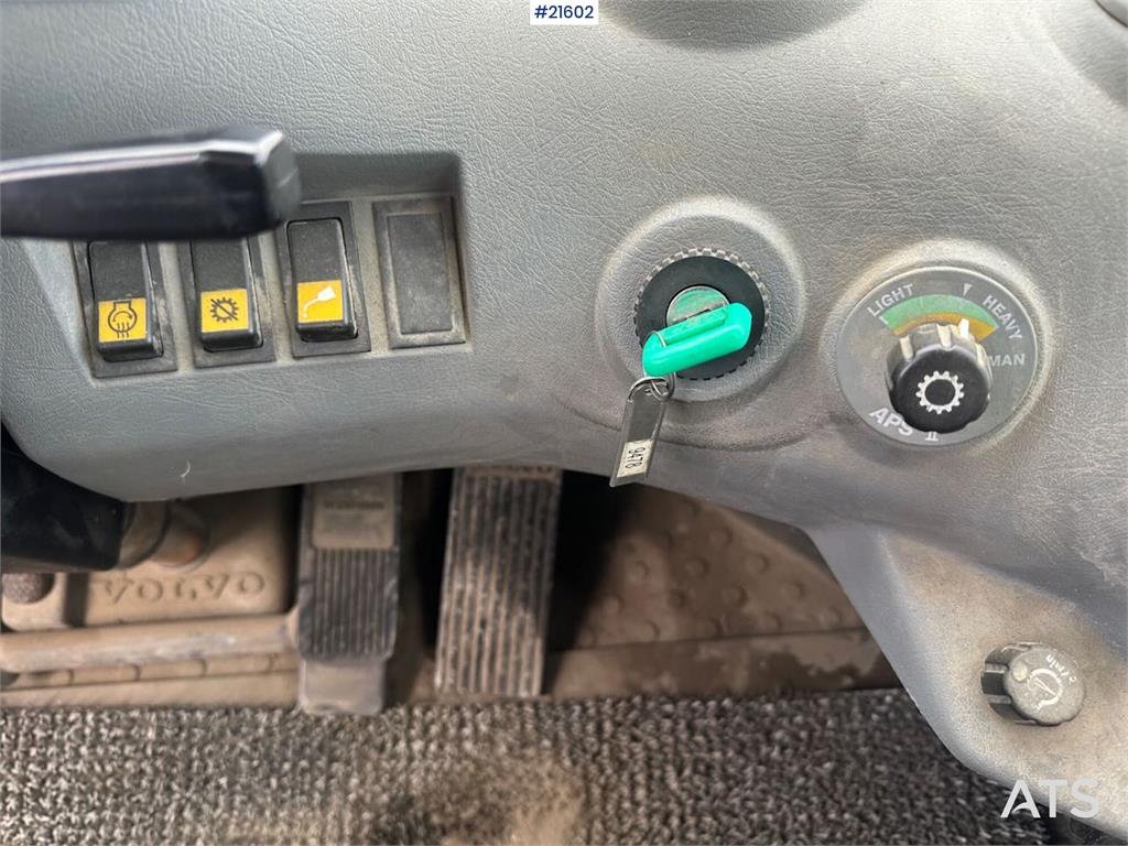 Volvo L90 E wheel loader w/ 3rd and 4th function, bucket