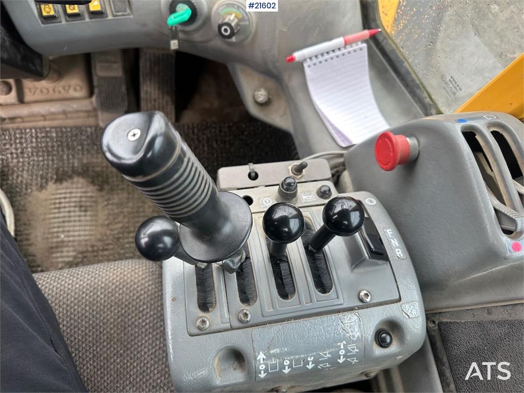 Volvo L90 E wheel loader w/ 3rd and 4th function, bucket