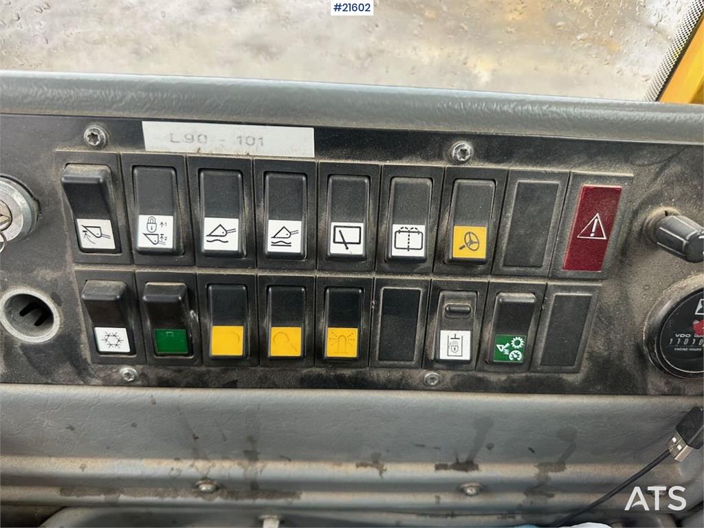 Volvo L90 E wheel loader w/ 3rd and 4th function, bucket