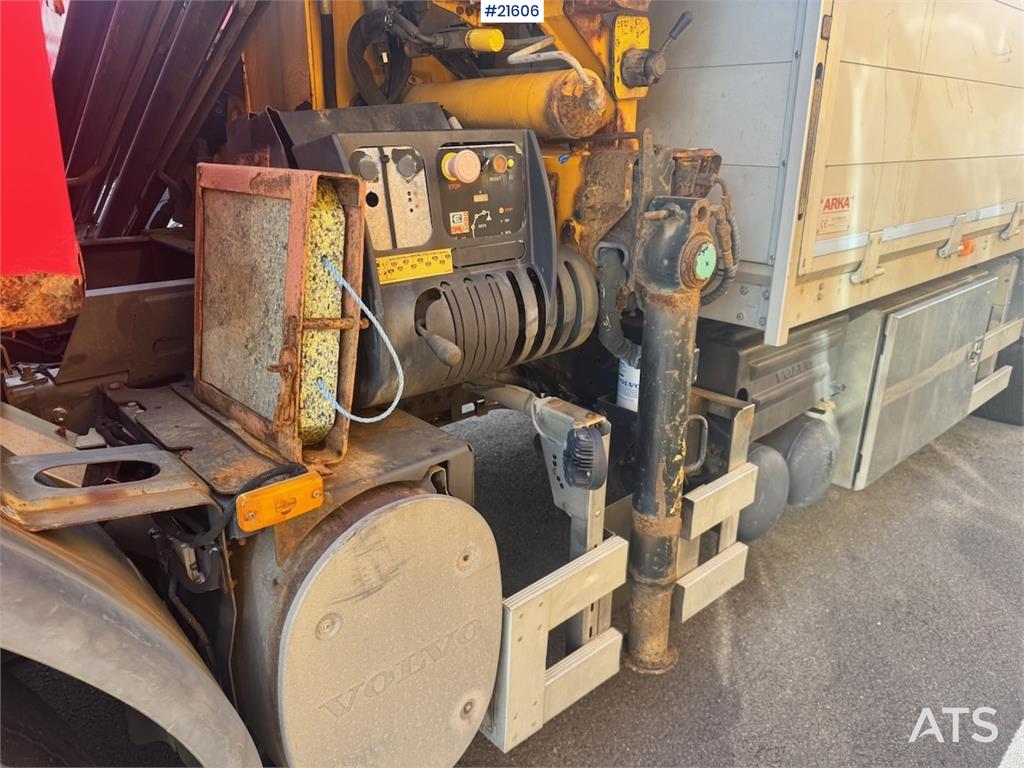 Volvo FE320 4x2 Crane truck w/ Effer 145 Crane.