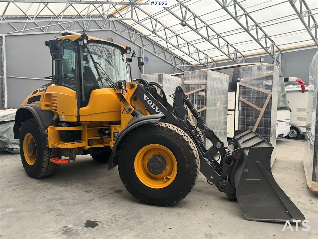 Volvo L45H Wheel Loader w/ lots of equipment! only 103 h