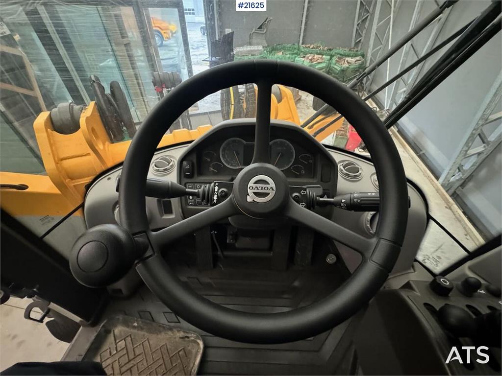 Volvo L45H Wheel Loader w/ lots of equipment! only 103 h