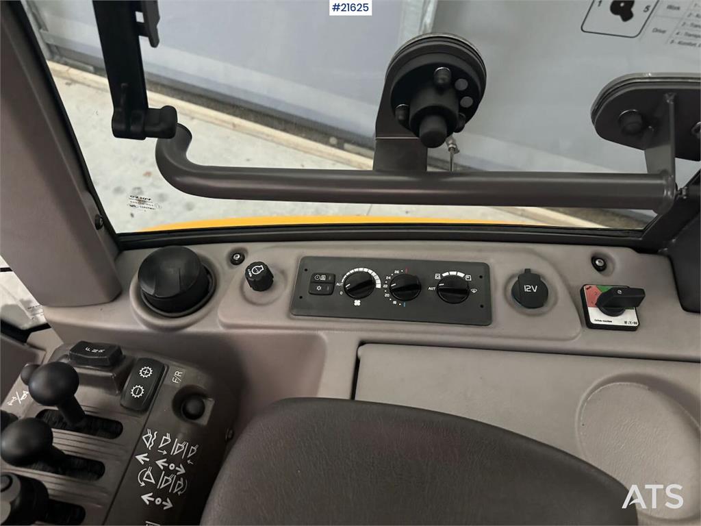 Volvo L45H Wheel Loader w/ lots of equipment! only 103 h