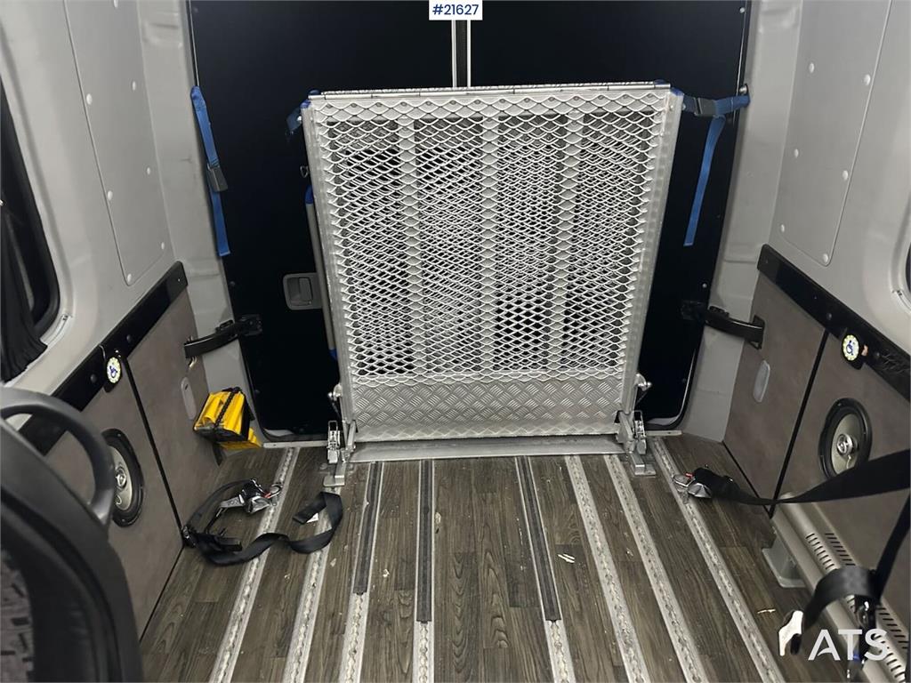 Mercedes-Benz sprinter minibus 4x2 w/ 16+1 seats, wheelchair ram