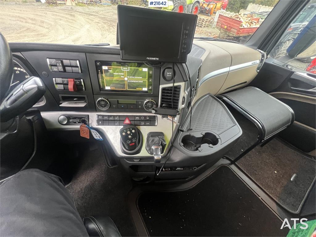 Mercedes-Benz Actros 6x2 box truck with/refrigeration/freezer un