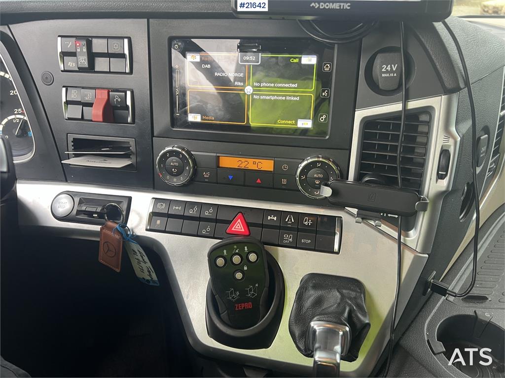 Mercedes-Benz Actros 6x2 box truck with/refrigeration/freezer un