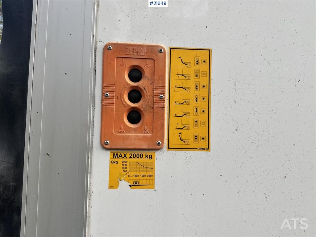 MAN TGS 35.480 8x2 Box truck w/ Full side opening.