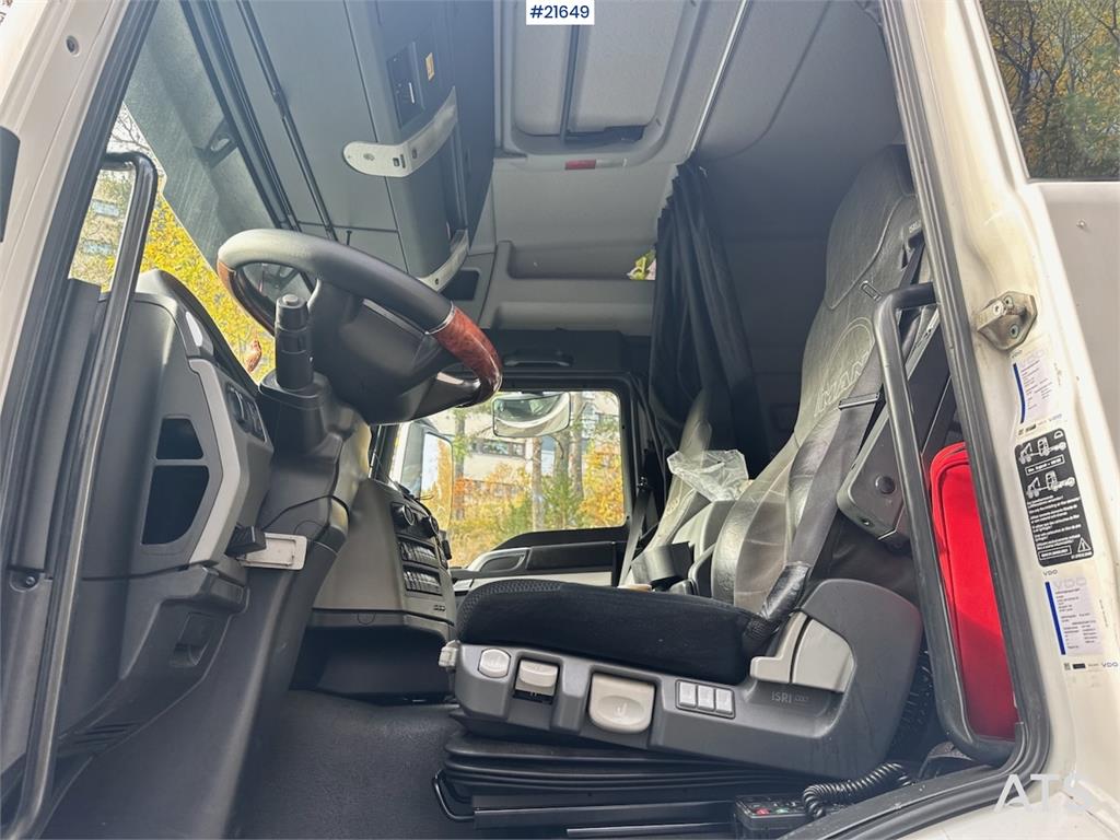 MAN TGS 35.480 8x2 Box truck w/ Full side opening.