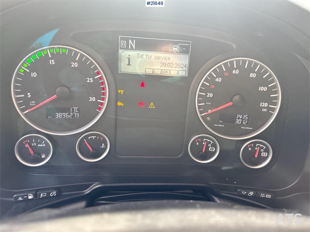 MAN TGS 35.480 8x2 Box truck w/ Full side opening.