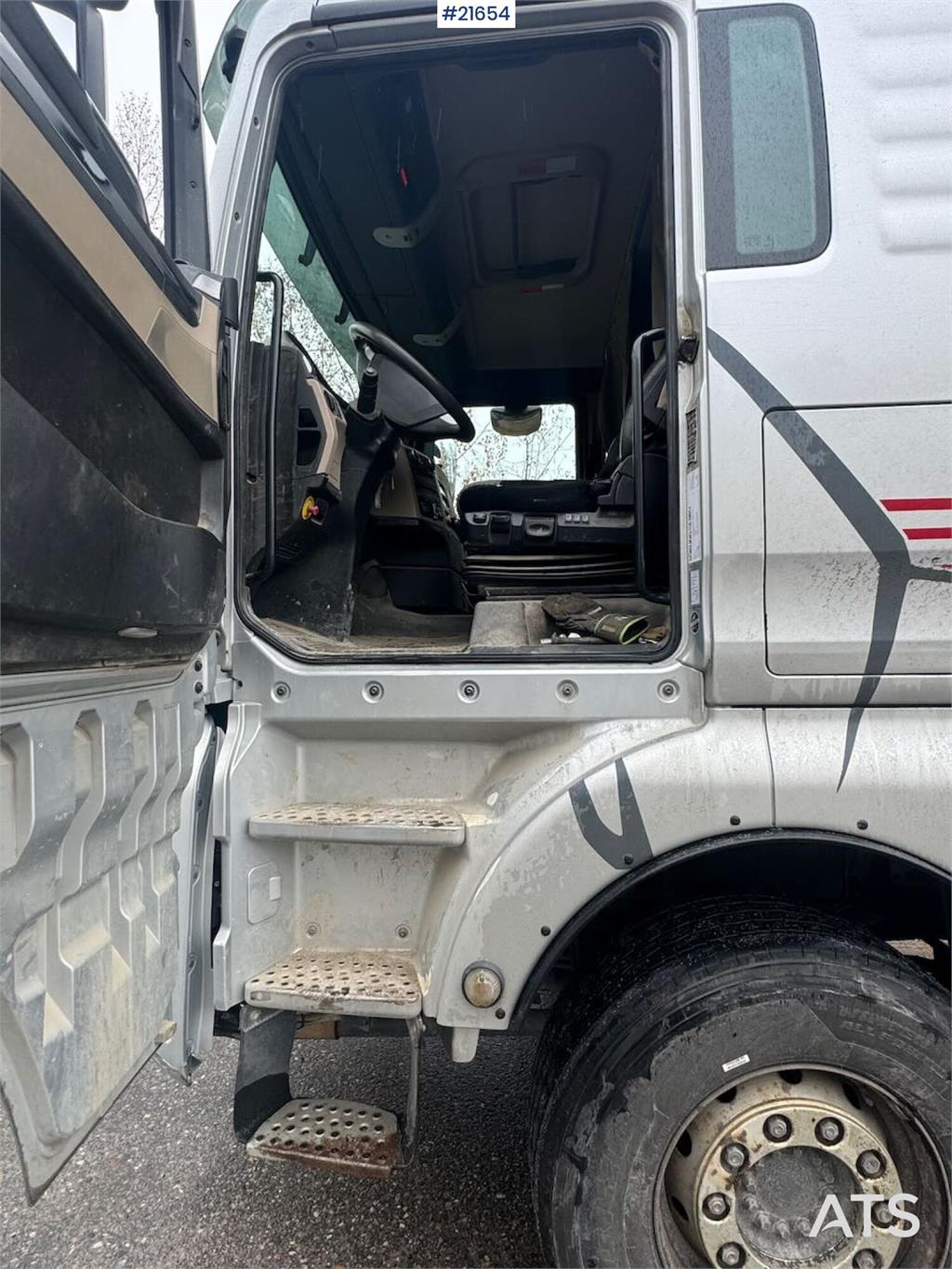 MAN TGX 26.580 6x4 – Tipper truck with snowplow setup