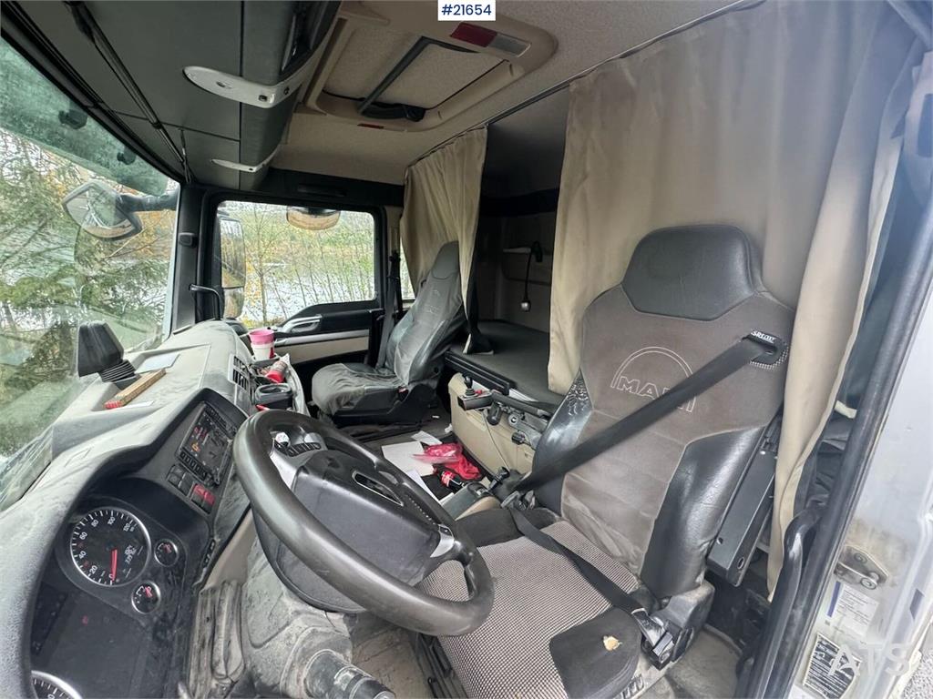 MAN TGX 26.580 6x4 – Tipper truck with snowplow setup