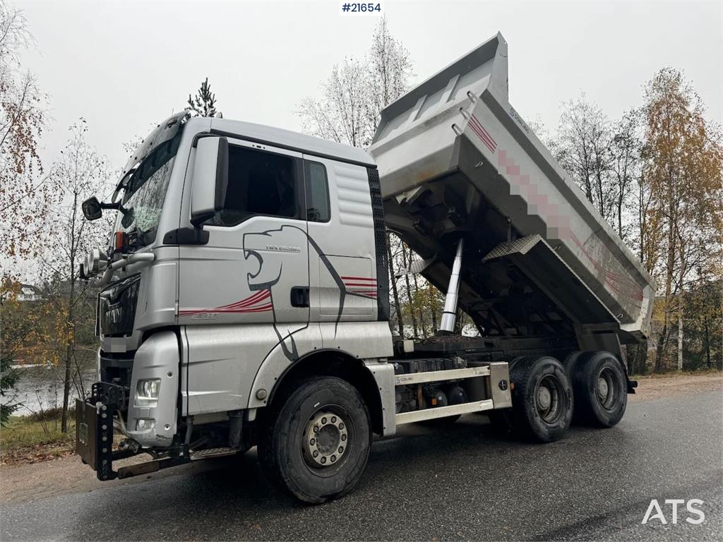 MAN TGX 26.580 6x4 – Tipper truck with snowplow setup