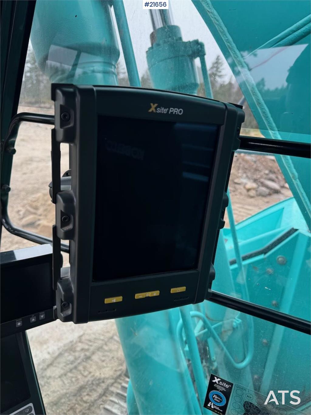 Kobelco SK230SRLC-5 Tracked Excavator w/ Tilt, Bucket and