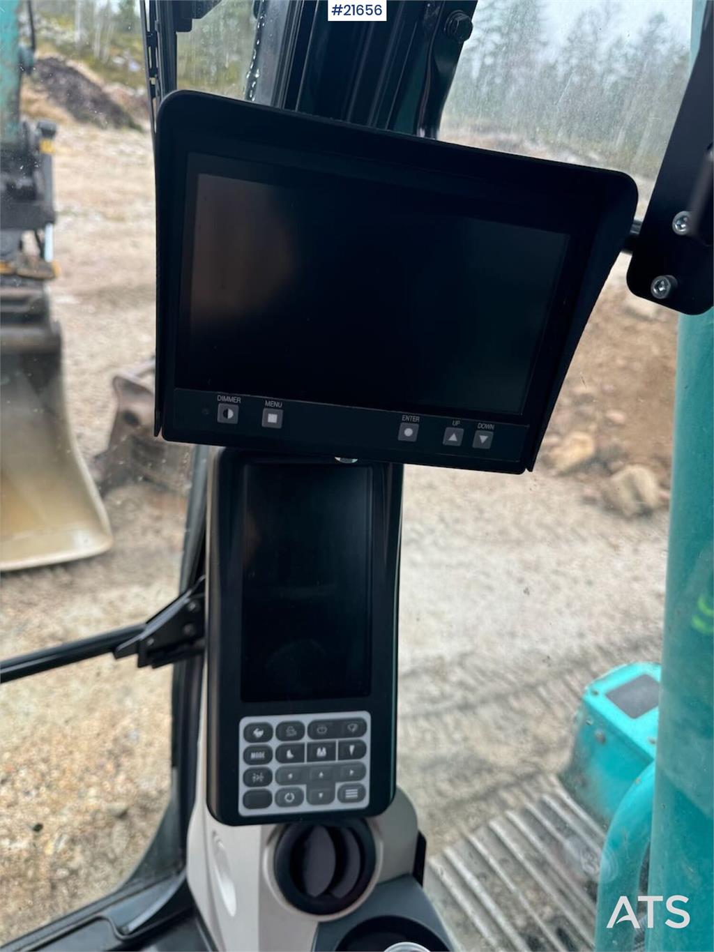 Kobelco SK230SRLC-5 Tracked Excavator w/ Tilt, Bucket and