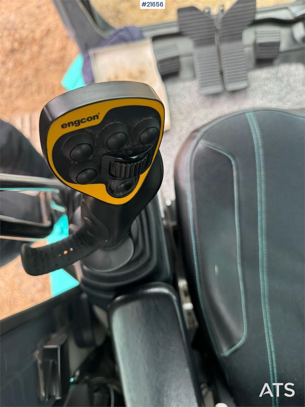 Kobelco SK230SRLC-5 Tracked Excavator w/ Tilt, Bucket and