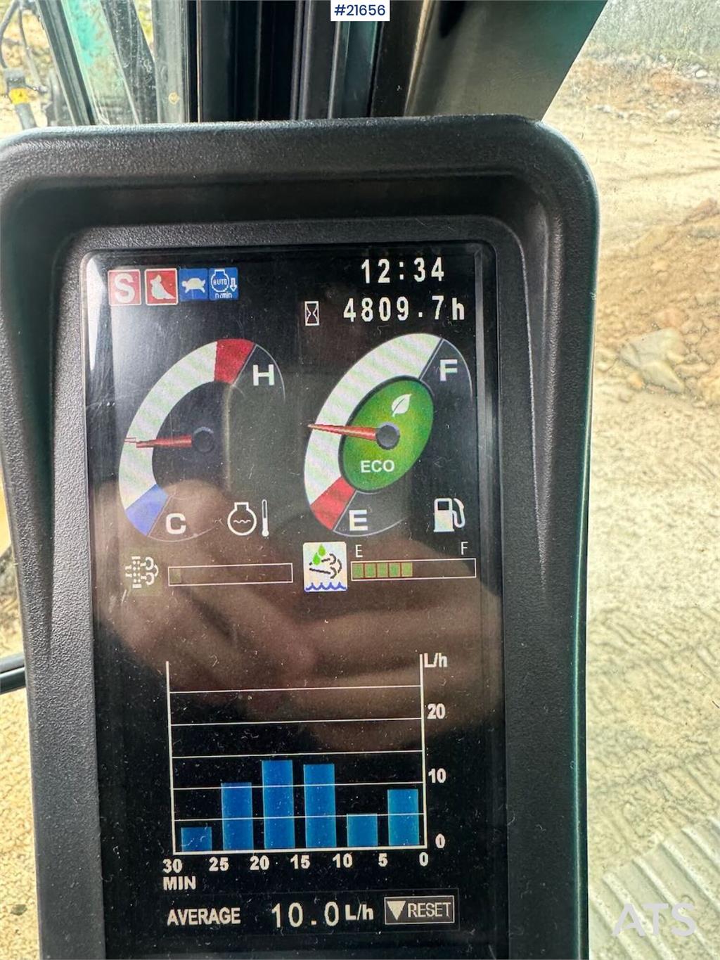 Kobelco SK230SRLC-5 Tracked Excavator w/ Tilt, Bucket and