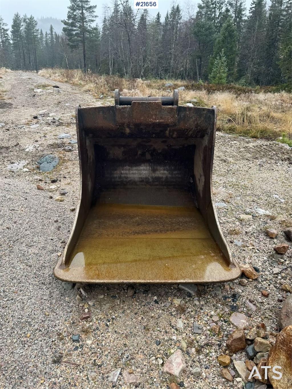 Kobelco SK230SRLC-5 Tracked Excavator w/ Tilt, Bucket and