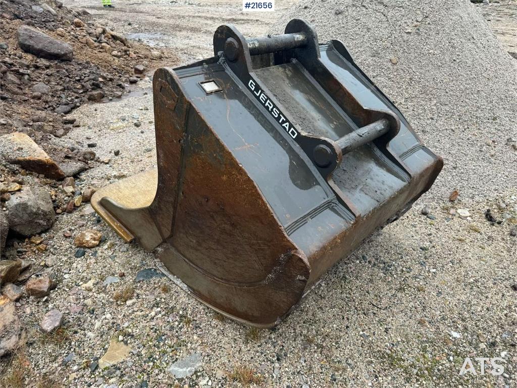 Kobelco SK230SRLC-5 Tracked Excavator w/ Tilt, Bucket and