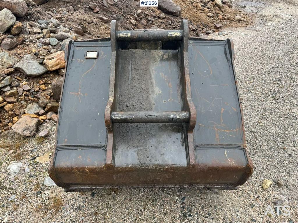 Kobelco SK230SRLC-5 Tracked Excavator w/ Tilt, Bucket and