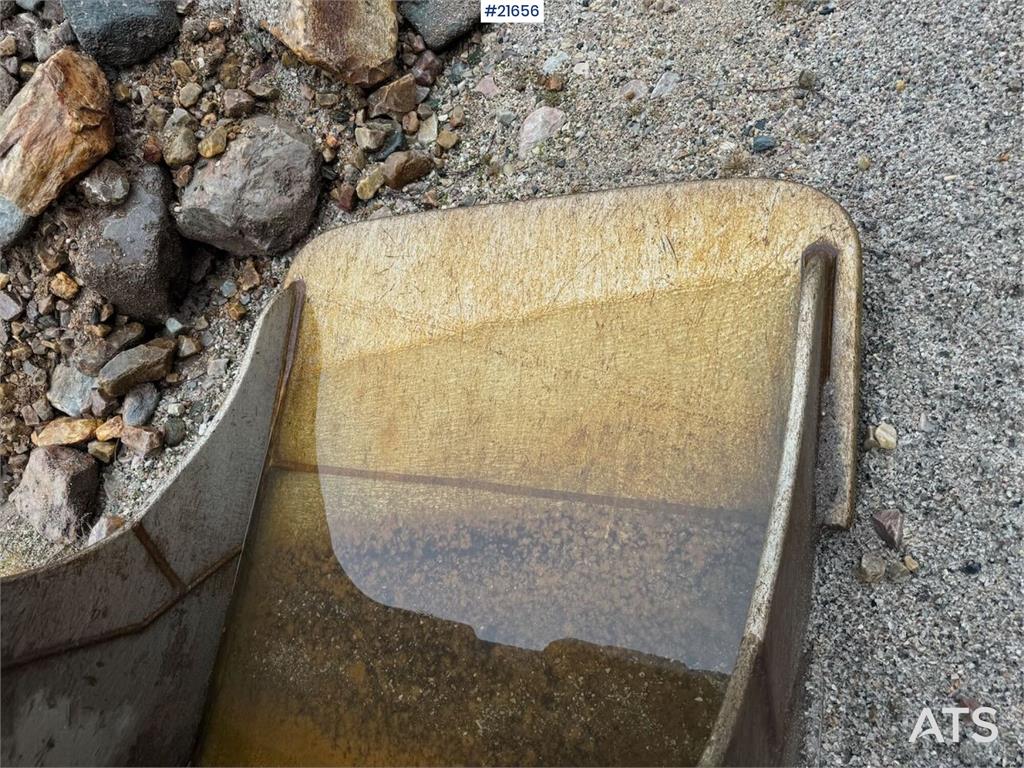 Kobelco SK230SRLC-5 Tracked Excavator w/ Tilt, Bucket and