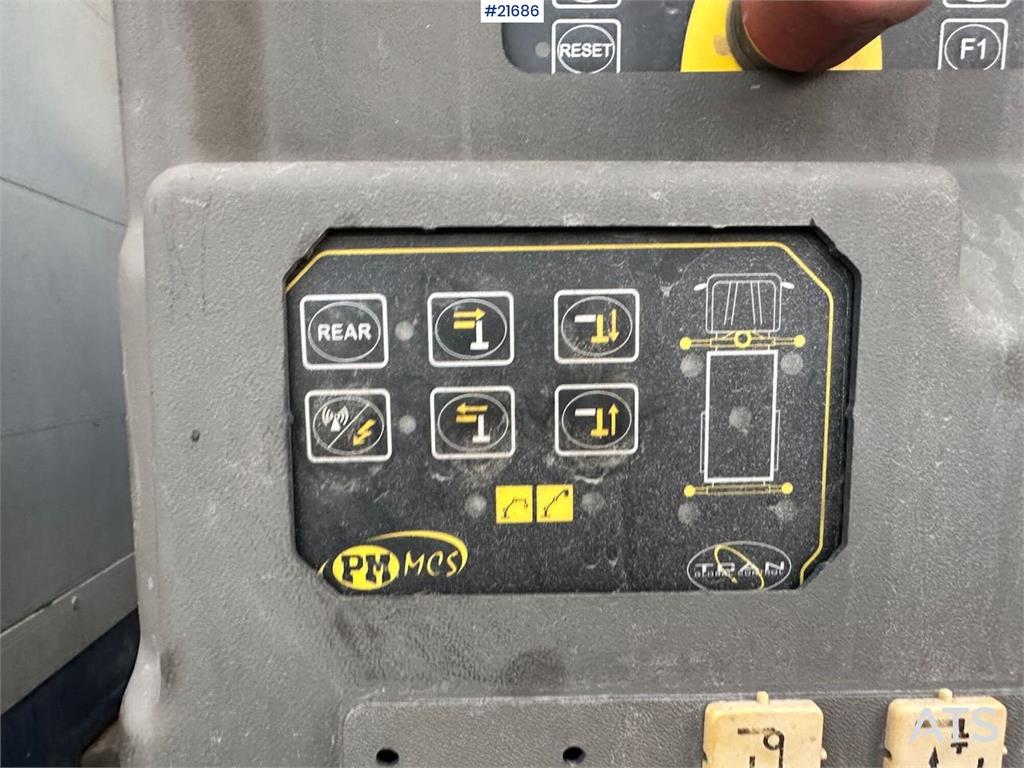 Volvo FM12 Globetrotter 6x4 crane truck w/ rear mounted