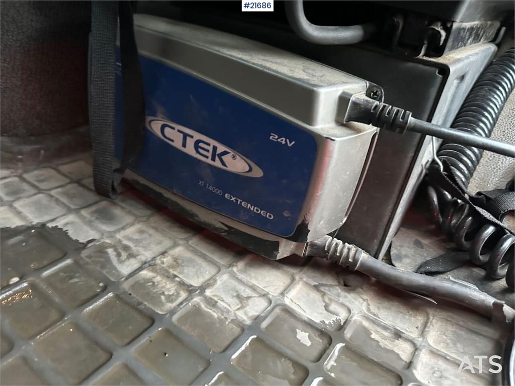 Volvo FM12 Globetrotter 6x4 crane truck w/ rear mounted