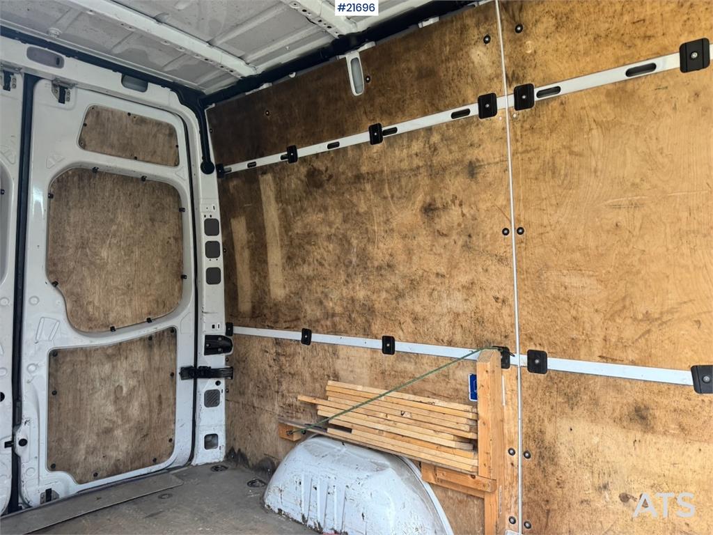 Mercedes-Benz Sprinter 316 w/ Lift