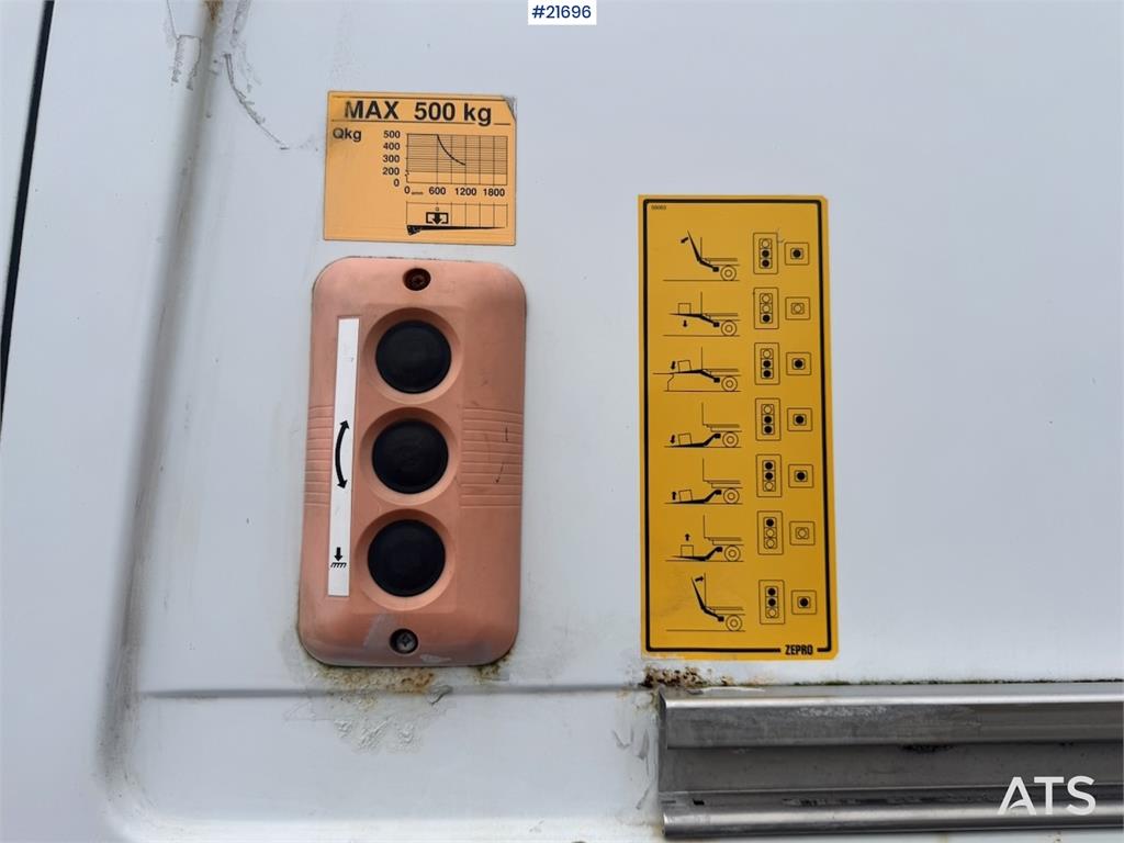 Mercedes-Benz Sprinter 316 w/ Lift