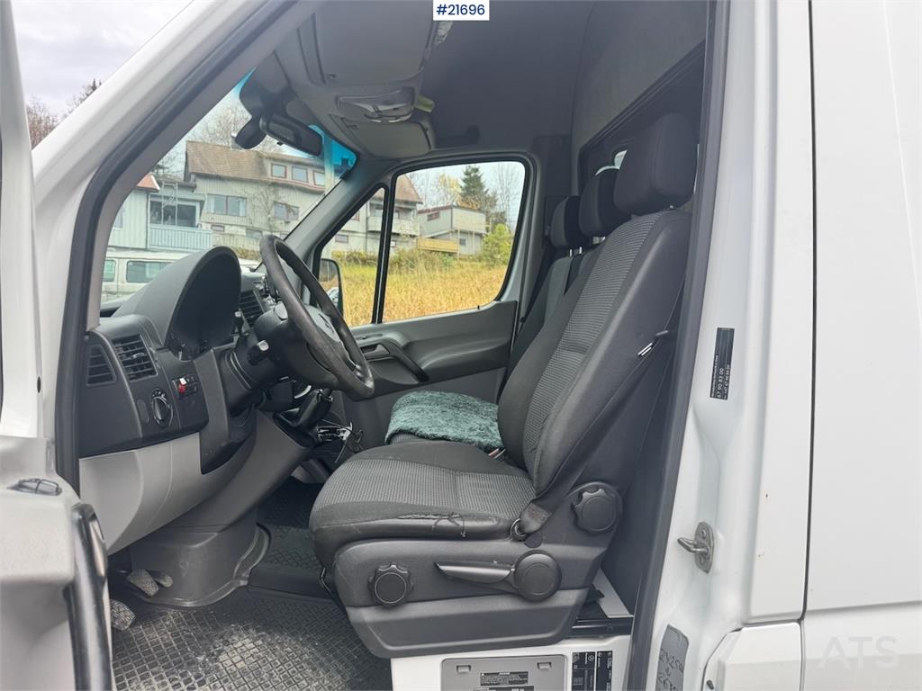 Mercedes-Benz Sprinter 316 w/ Lift