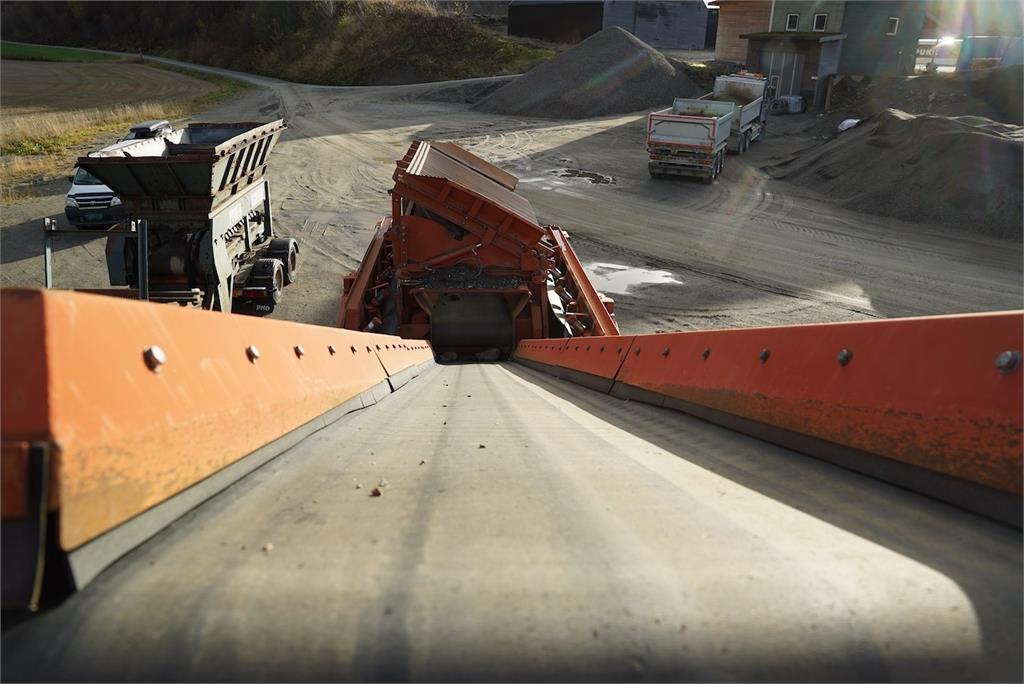 Finlay 683 2 cover sorting plant w/only 5900 hours on SEM