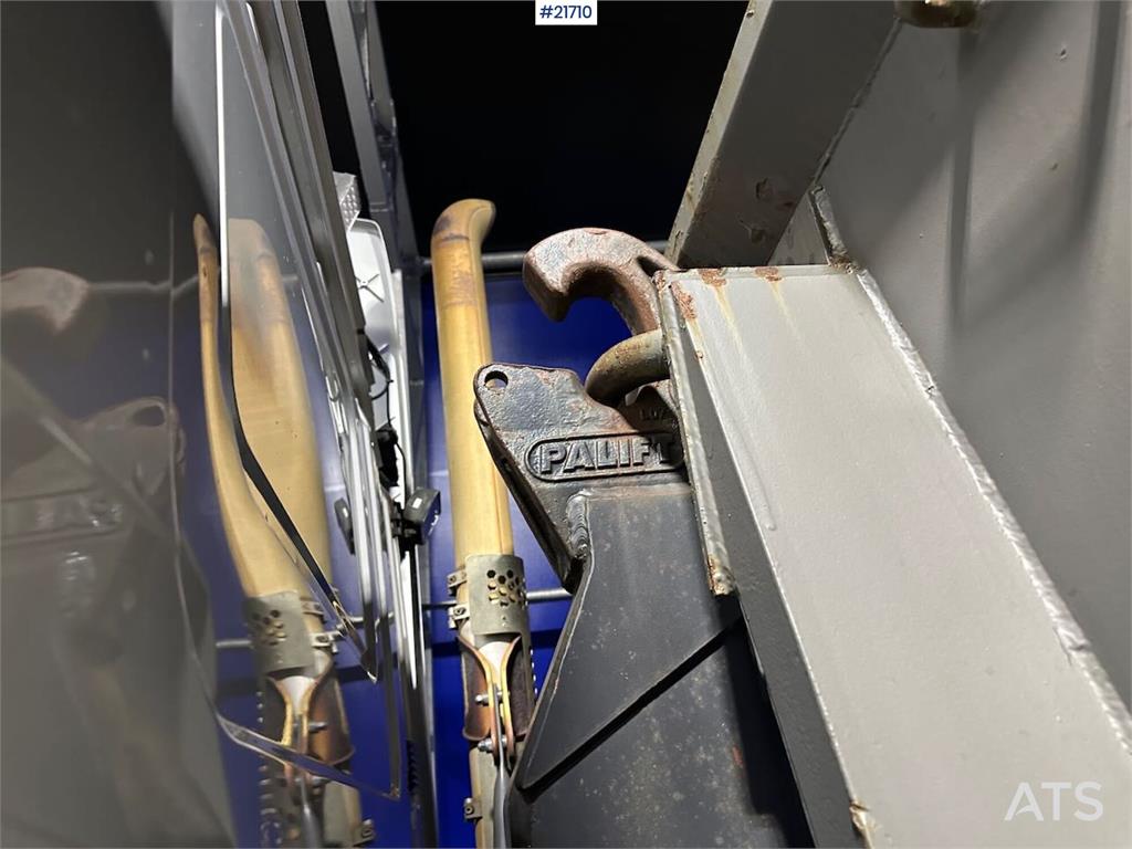 Scania R560 brøyterigget krokbil m / 20 T krok og kasse.