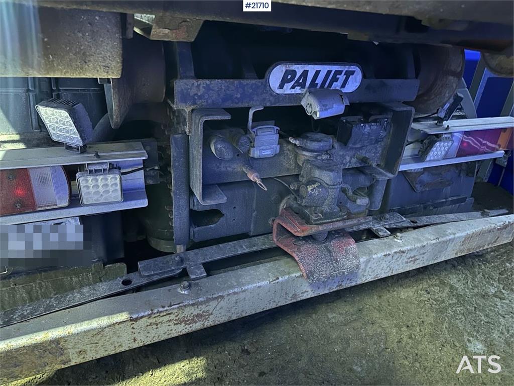 Scania R560 brøyterigget krokbil m / 20 T krok og kasse.