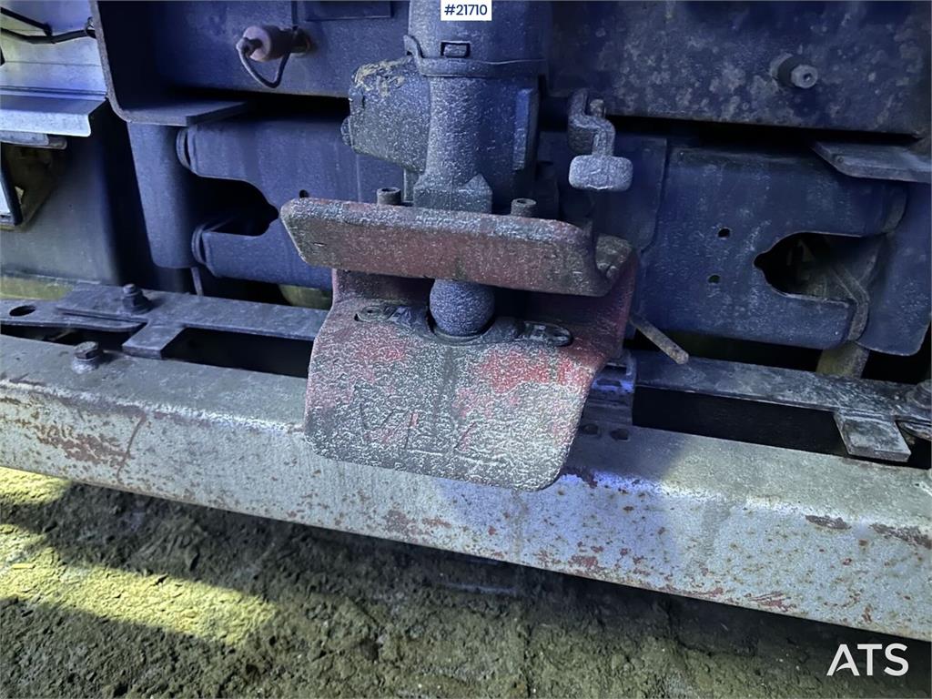 Scania R560 brøyterigget krokbil m / 20 T krok og kasse.