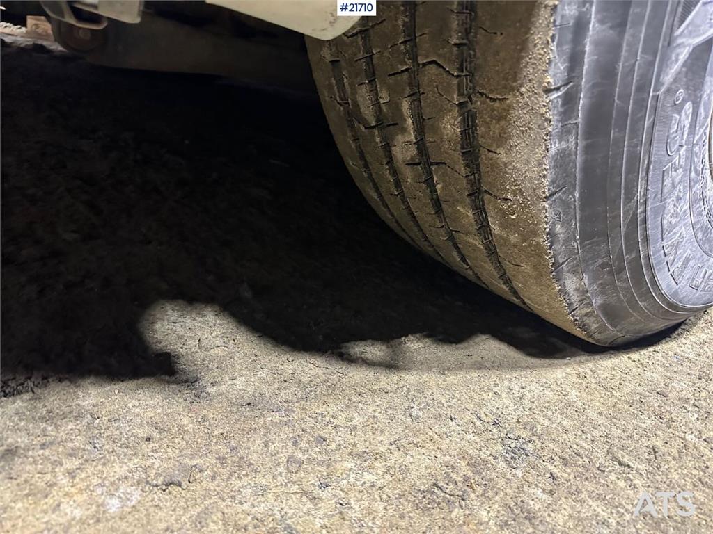 Scania R560 brøyterigget krokbil m / 20 T krok og kasse.