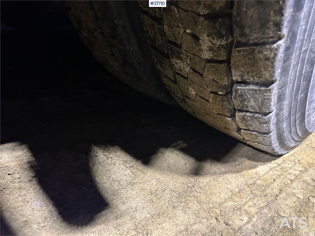 Scania R560 brøyterigget krokbil m / 20 T krok og kasse.