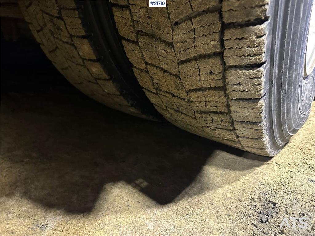 Scania R560 brøyterigget krokbil m / 20 T krok og kasse.