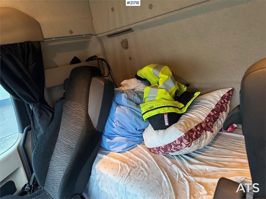 Mercedes-Benz Actros 1835 box truck w/ Full side opening, genera