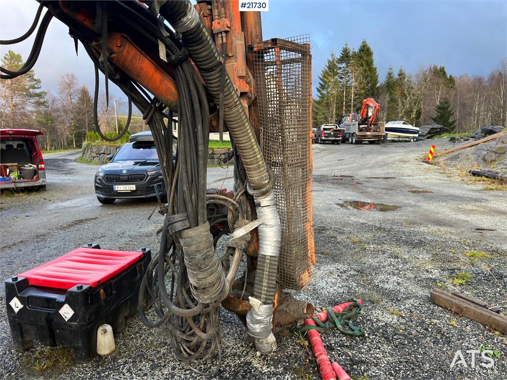 Tamrock DHA400 Drilling rig w/ CPR 438L hammer