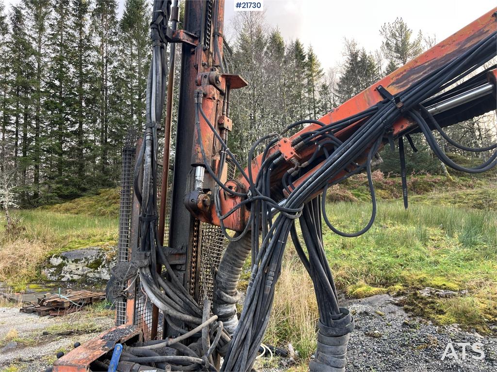 Tamrock DHA400 Drilling rig w/ CPR 438L hammer