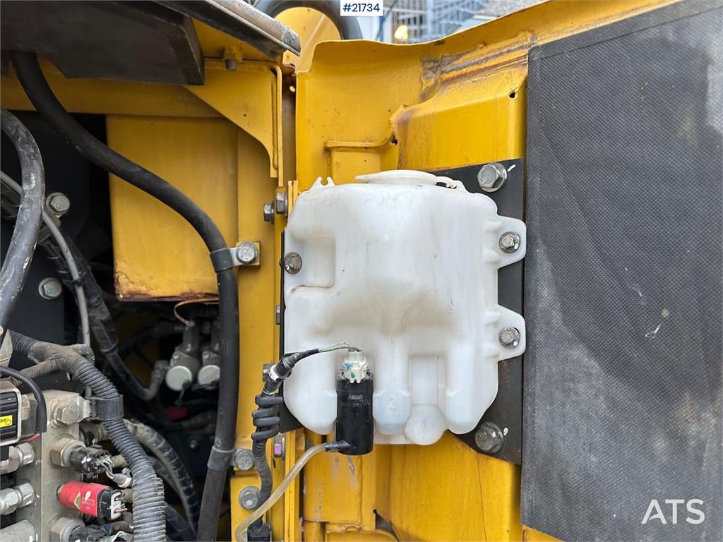 Komatsu PC228USLC-8 excavator w/ 3 buckets and tiltrotator